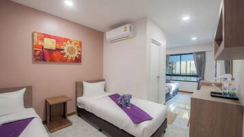 Deluxe Room | Desk, free WiFi