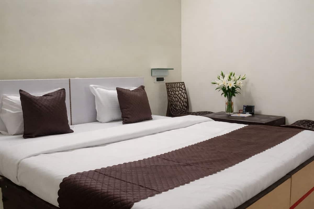 Kamar Deluks | Meja kerja dan Wi-Fi gratis