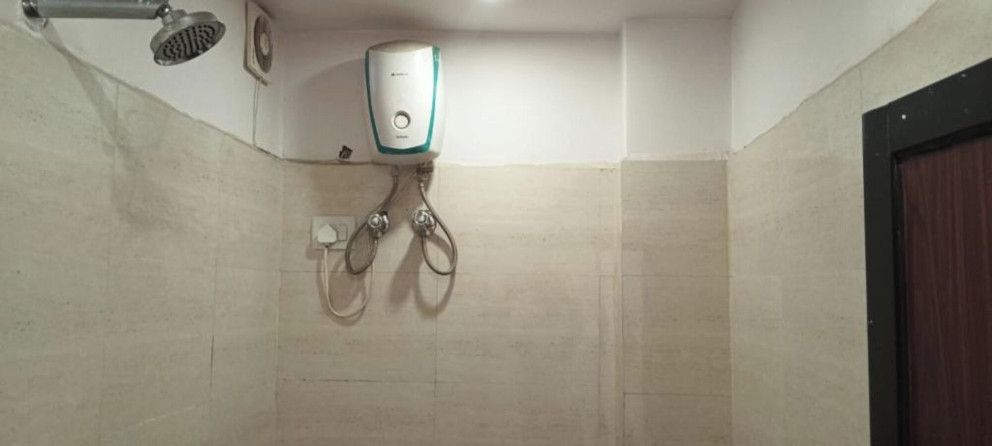 Habitación Deluxe | Baño | Regadera y papel de baño 