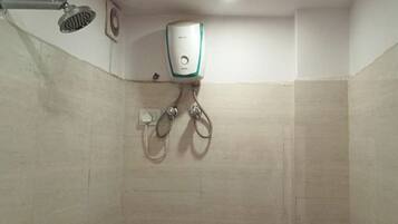 Deluxe-rum | Badrum | Dusch och toalettpapper