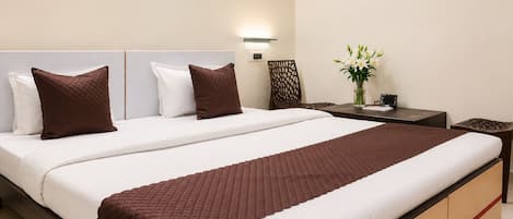 Deluxe Room | Desk, free WiFi