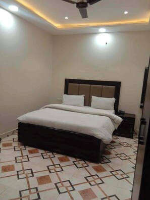 Deluxe Room | Desk, free WiFi - Hotel Moon Year (Lucknow)