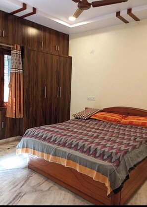 1 bedroom, iron/ironing board, bed sheets