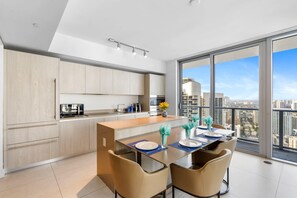 Fridge, microwave, oven, stovetop - Luxury Corner Penthouse with Ocean and City Views (Hollywood)