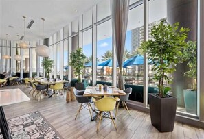Dining - Luxury Corner Penthouse with Ocean and City Views (Hollywood)