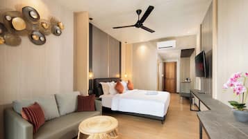 Suite Deluxe, balcó, vistes al jardí | Caixa forta a l'habitació i escriptori