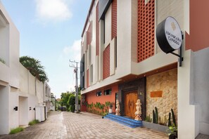 المنشأة من الخارج