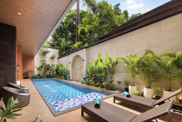 حمّام سباحة خارجي