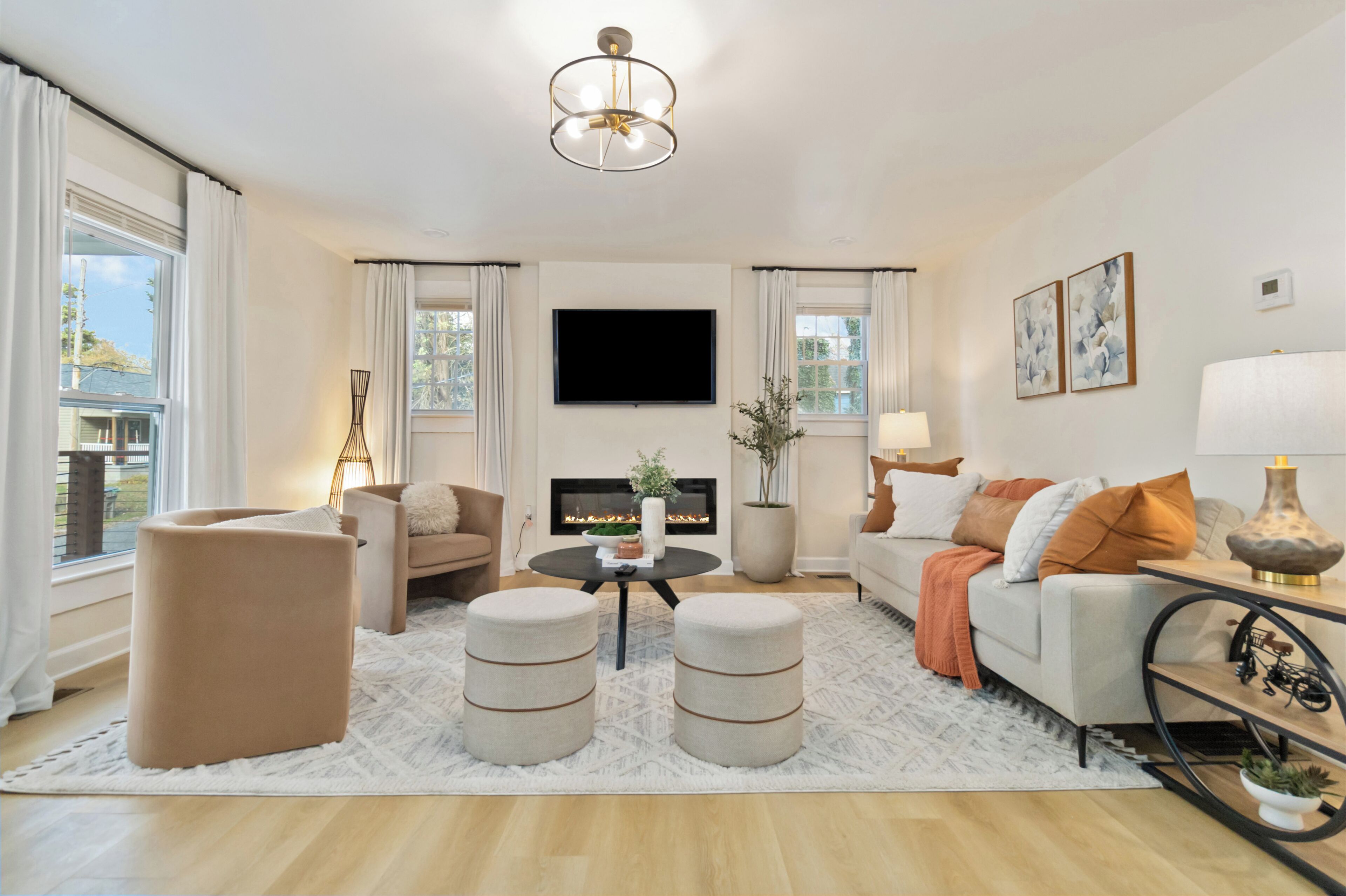 Smart TV, fireplace