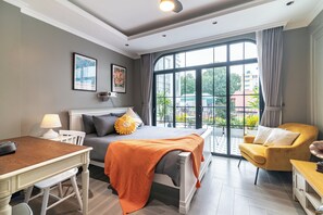 Tweepersoonskamer, balkon, uitzicht op tuin | Een strijkplank/strijkijzer, gratis wifi