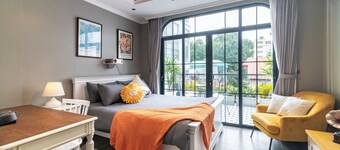 SAZI Train Street Home Hanoi