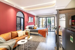 Studio, patio, uitzicht op stad | Een strijkplank/strijkijzer, gratis wifi