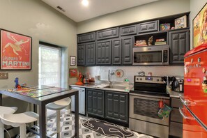 Fridge, microwave, stovetop, dishwasher - Heart of St Louis! Walkable Soulard Apt w/ Loft (St. Louis)
