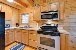 冰箱、微波炉、茶具/咖啡用具、烤面包机