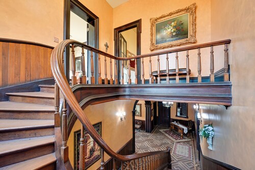 Walk to Golf Course: Spacious Rough River Retreat!