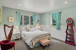 Iron/ironing board, travel cot, WiFi, bed sheets