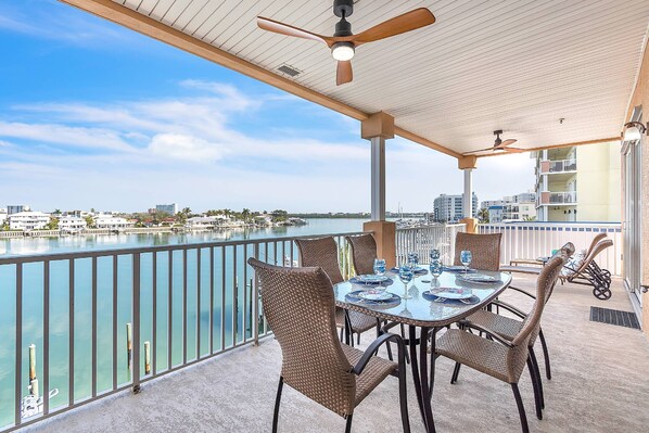 Outdoor dining - Waterfront, Short Walk to Beach, Free Parking, Hot Tub, Heated Pool ~ 305 Island Key (Clearwater)