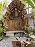 Laptop workspace, free WiFi, bed sheets