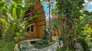 Laptop workspace, free WiFi, bed sheets