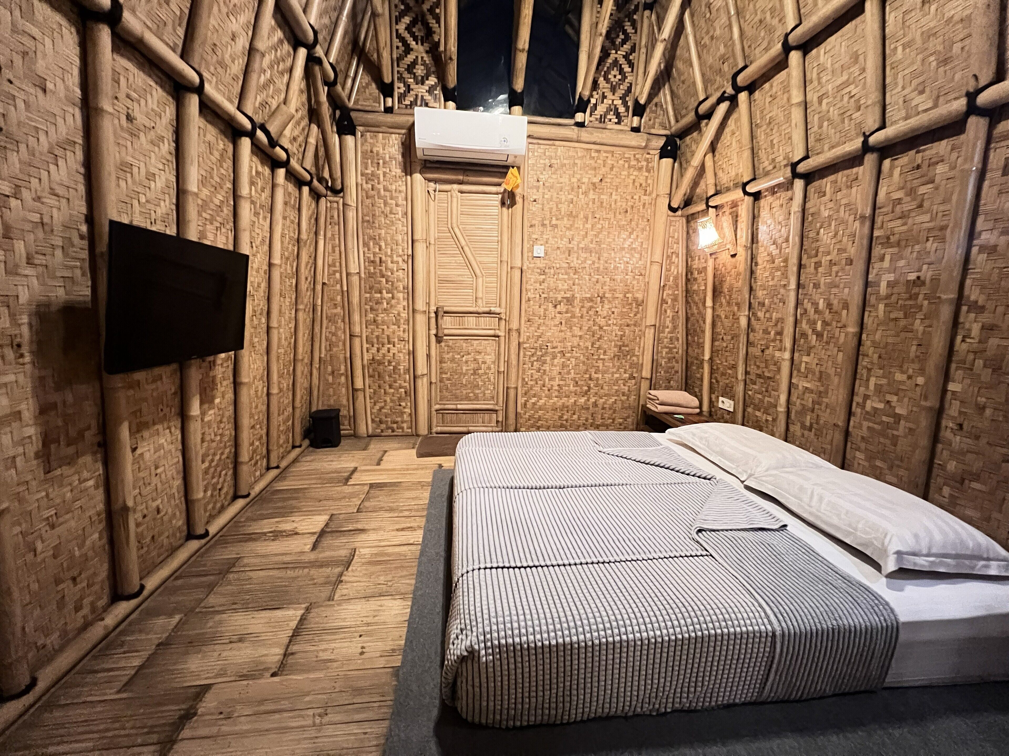 Classic Double Room | Laptop workspace, free WiFi, bed sheets