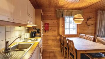 Fridge, microwave, dishwasher, cookware/dishes/utensils