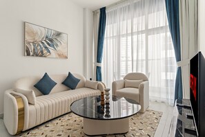 TV - Spacious 2BR in Dubai Science Park with Private Pool (Dubai)