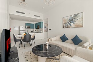 TV - Spacious 2BR in Dubai Science Park with Private Pool (Dubai)