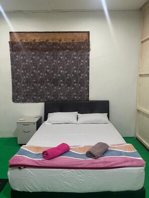 Deluxe Double Room | Free WiFi, bed sheets - OYO 91250 Roomstay Awie (Setiu)