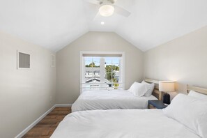 2 bedrooms, iron/ironing board, WiFi, bed sheets - Jade Key walking distance to Duval St (Key West)
