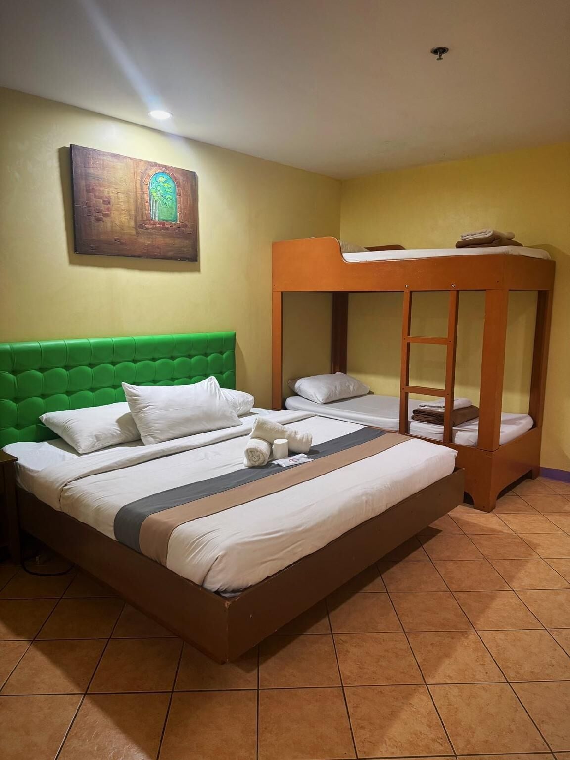 Kamar Keluarga | Meja kerja dan Wi-Fi gratis