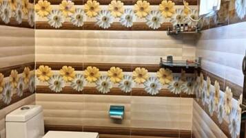 Deluxe Double Room, Mountain View | Bathroom | Shower, free toiletries, toilet paper