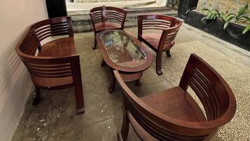 Suíte júnior | Escrivaninha, Wi-Fi de cortesia, roupa de cama