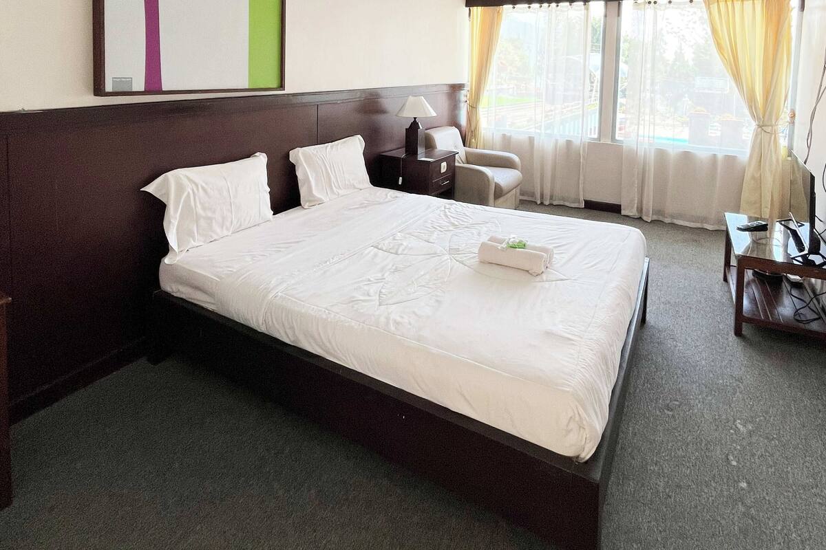Superior Double Room | Desk, WiFi (free), bed sheets