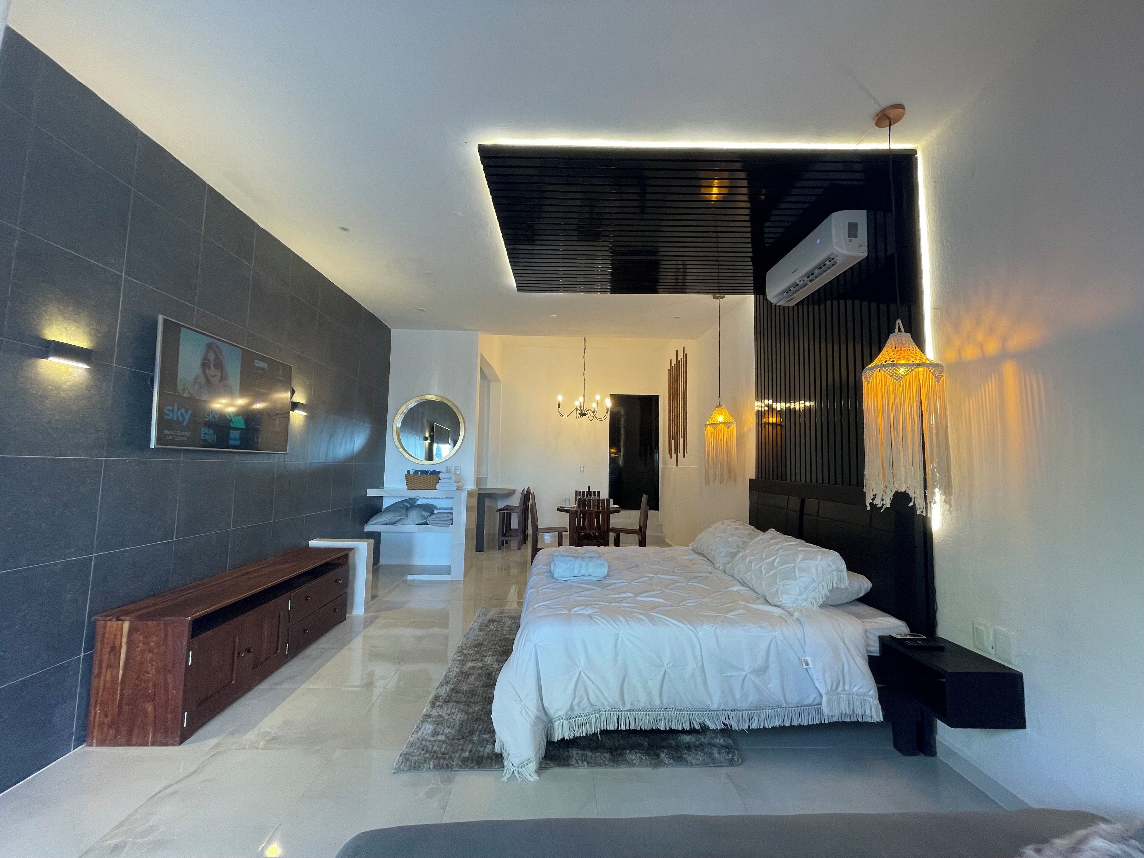 4 bedrooms, iron/ironing board, WiFi, bed sheets