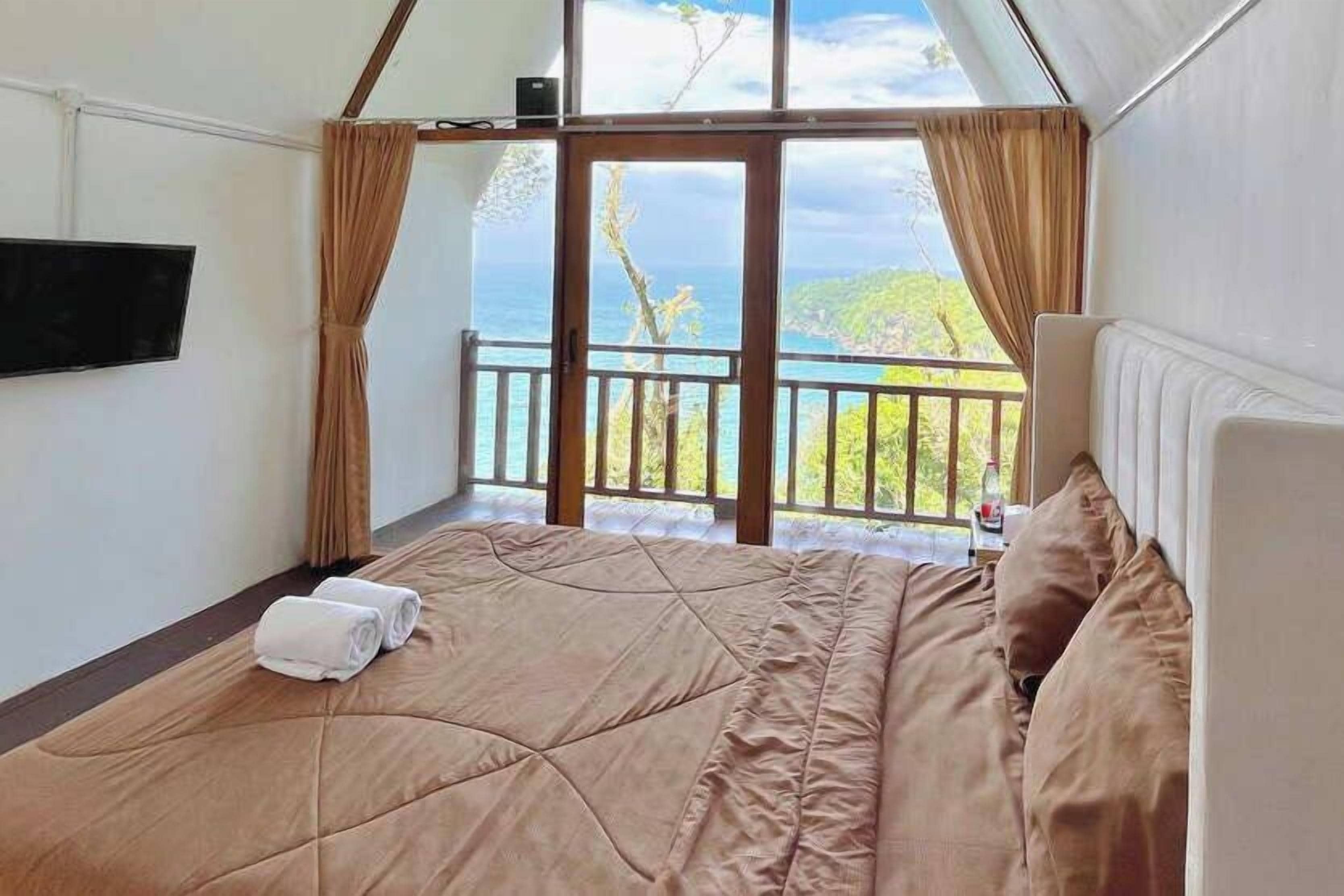 华丽双人房 | 办公桌、免费 WiFi、床单