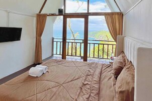 Deluxe Double Room | Desk, free WiFi, bed sheets