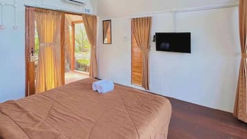 Deluxe Double Room | Desk, free WiFi, bed sheets