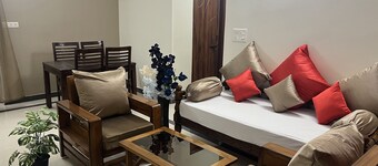 2BHK-Gachibowli 200 MBPS Wi‑Fi+ Upgraded Bathrooms