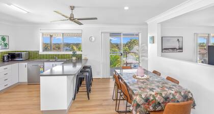 Beachside Bliss | Spacious Forster Getaway