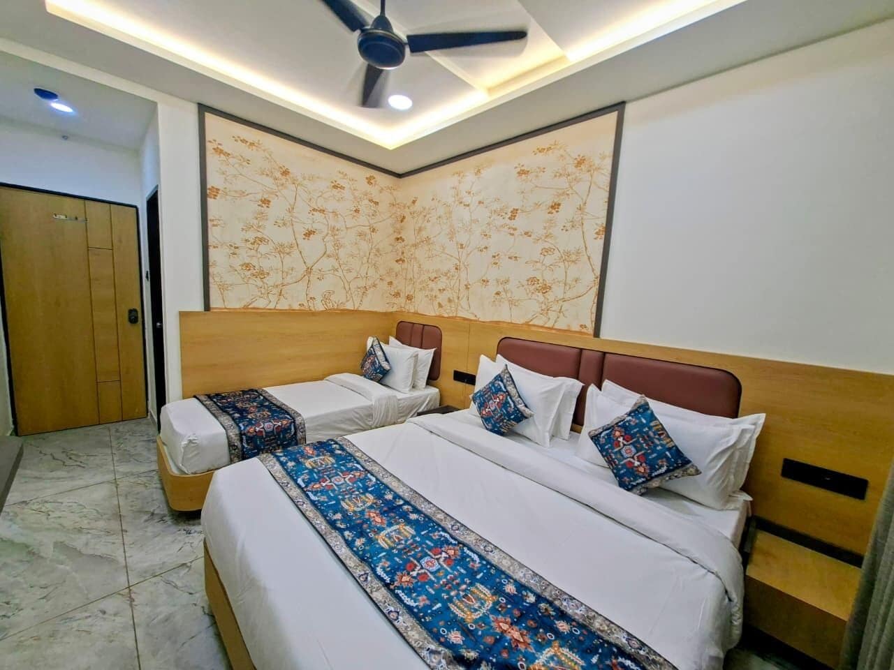 Family Triple Room | Desk, free WiFi