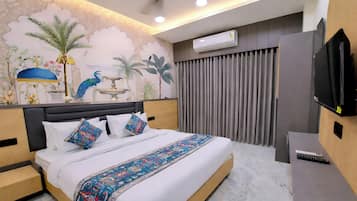 Deluxe Room | Desk, free WiFi