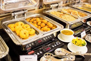 Buffet déjeuner servi tous les jours en supplément