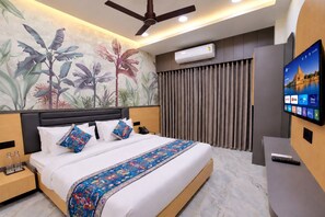 Room - Matrushree Hotels - Near Shree Dwarkadhish Temple (Dwarka)