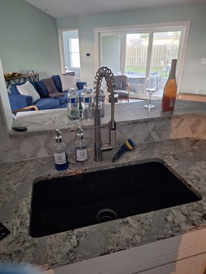 Interior - Mayo Clinic, Beach, Hot Tub, Free PPV, Pets Welcome (Jacksonville)