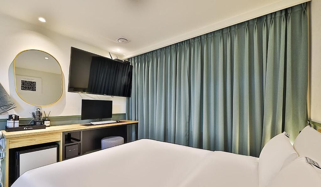 Blackout curtains, soundproofing, free WiFi