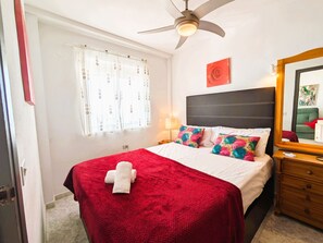 1 bedroom, desk, internet