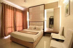 Deluxe Double Room | Desk, free WiFi, bed sheets