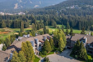 Exterior - Experience mountain living with over 1400 sqft one level condo in Blueberry Hills (Whistler)
