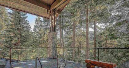 Experience mountain living with over 1400 sqft one level condo in Blueberry Hills