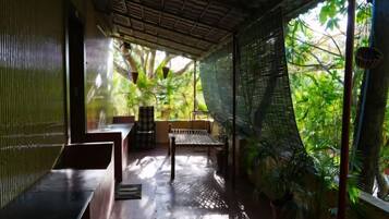 32-inch TV with satellite channels, foosball, table tennis